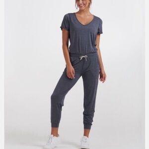 Vuori all day short sleeve jumpsuit heather, gray Gray